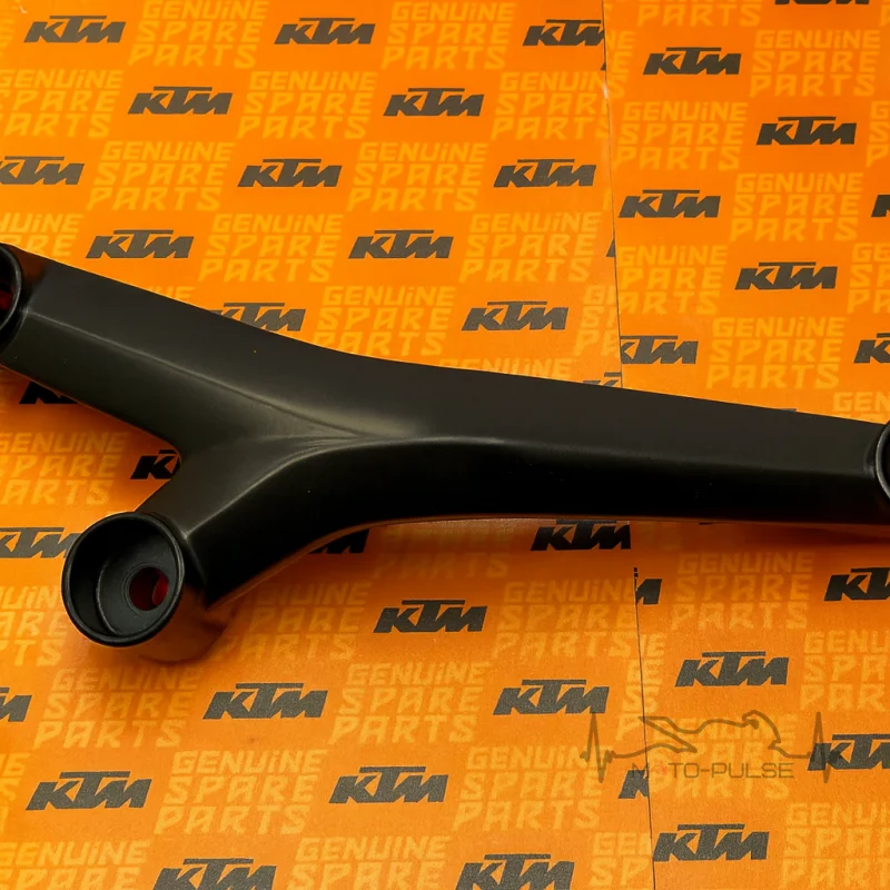 Кронштейн двигуна левый KTM 200/390 93303005000C1